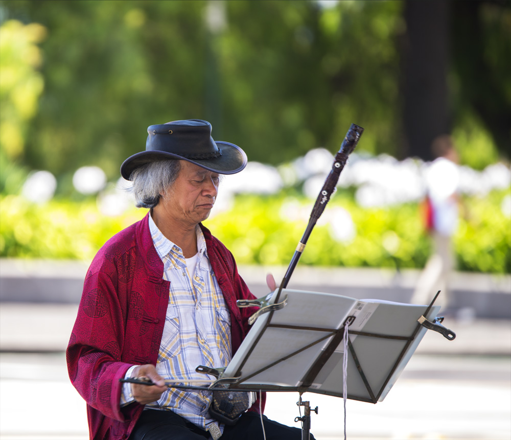 street perf.jpg