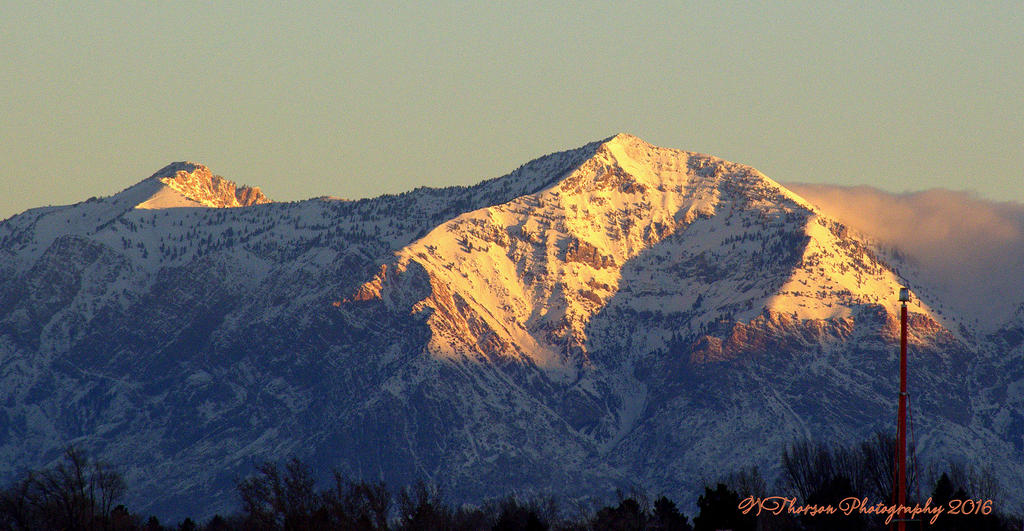 Sunrise Ben Lomond 12-7-2016.jpg