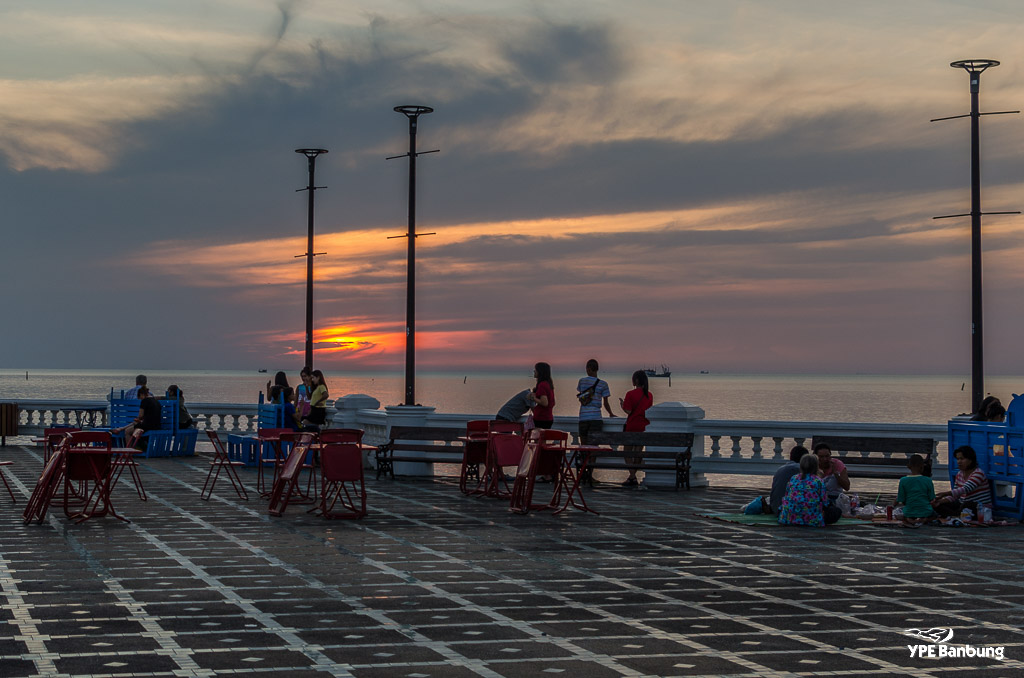 sunset-bangsaen-dinner-2.jpg