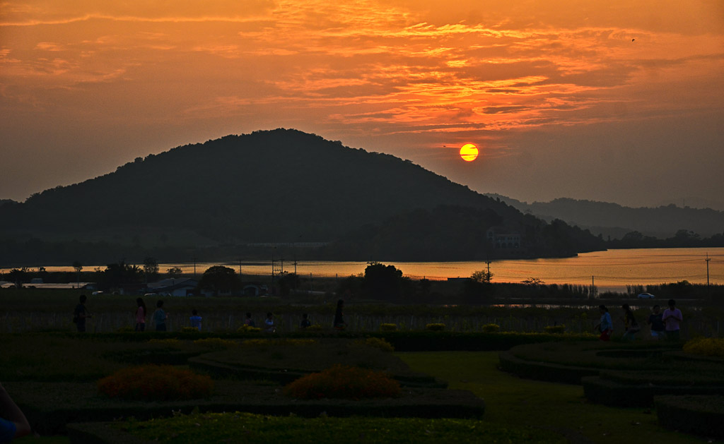 sunsetlake-2.jpg