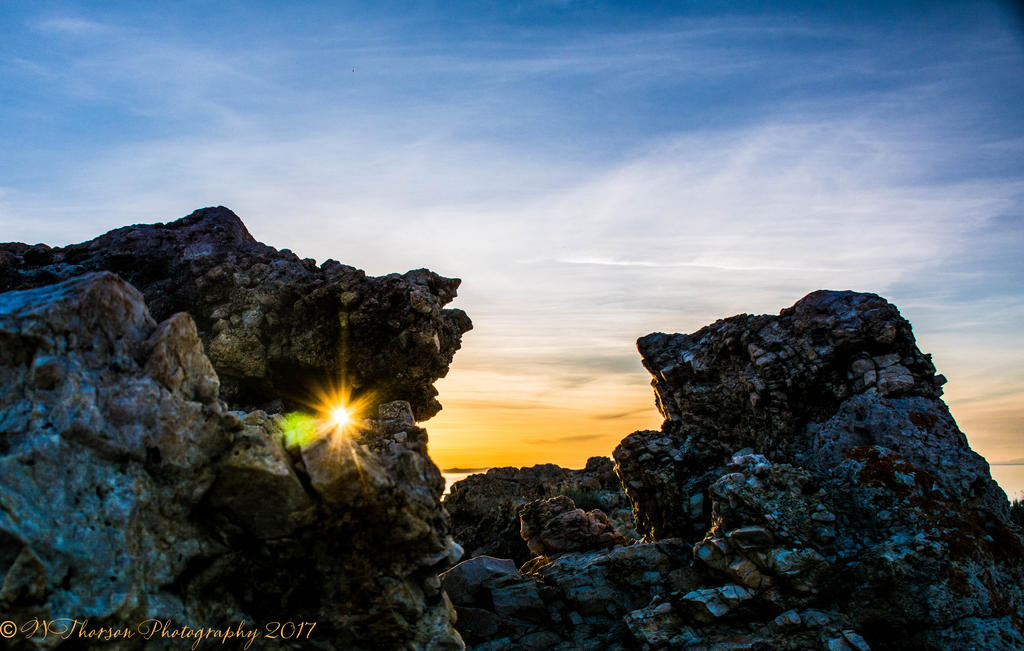 Sunstar through the Rocks 4-5-2017.jpg