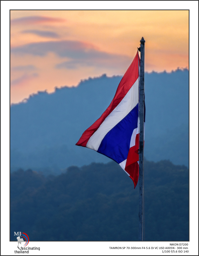 Thai-flag-in-the-sunset-1.jpg