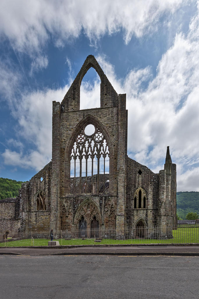 Tintern-Abbey-3.jpg