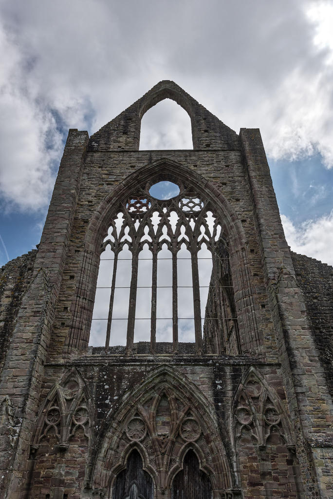 Tintern-Abbey-4.jpg