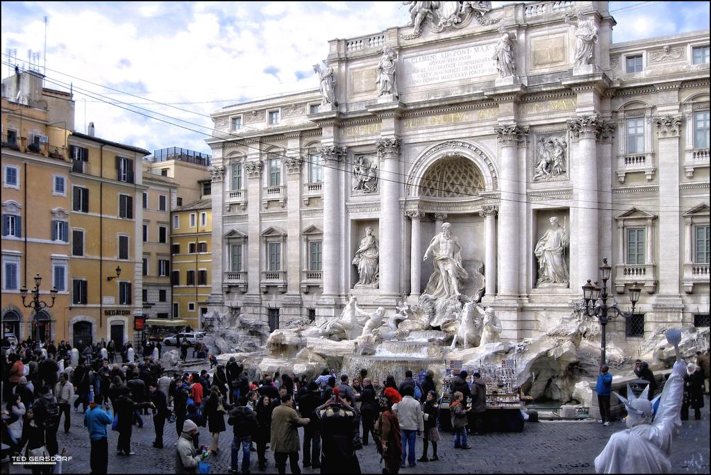Trevi Fountain.jpg
