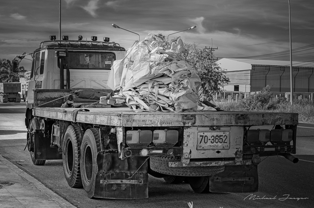 truck-bw-1.jpg