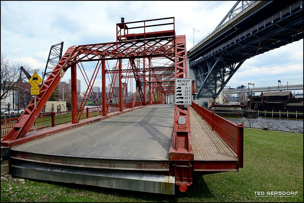 Turntable Bridge C3.jpg