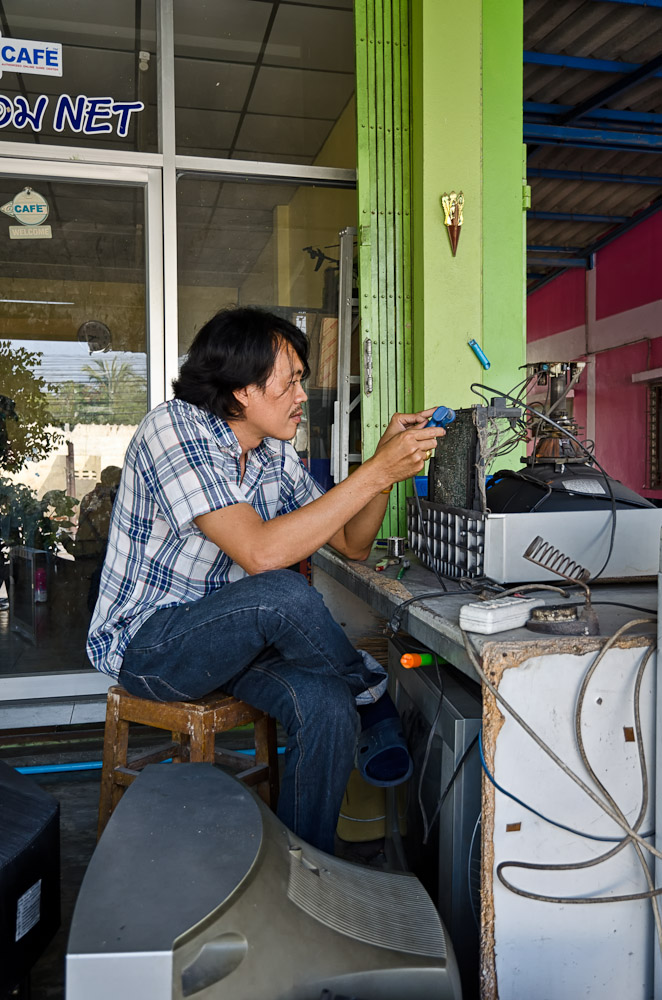tv-technician-1.jpg