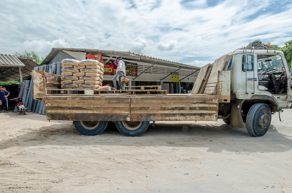 unloading-3.jpg