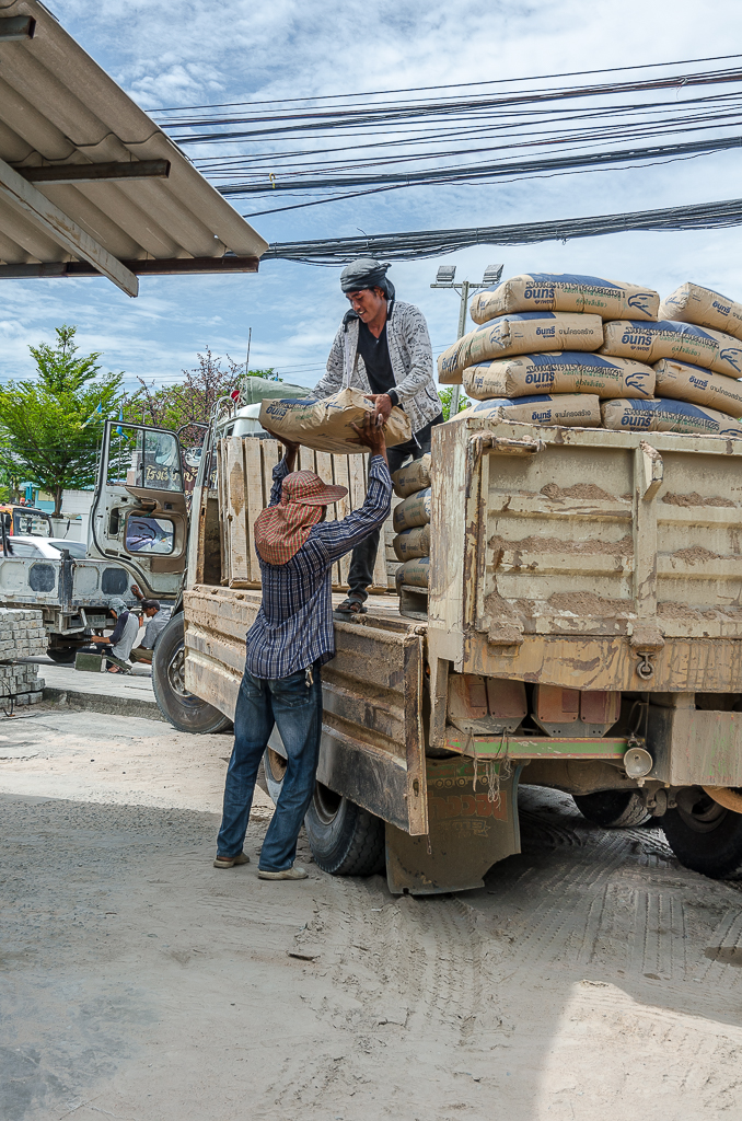 unloading-4.jpg