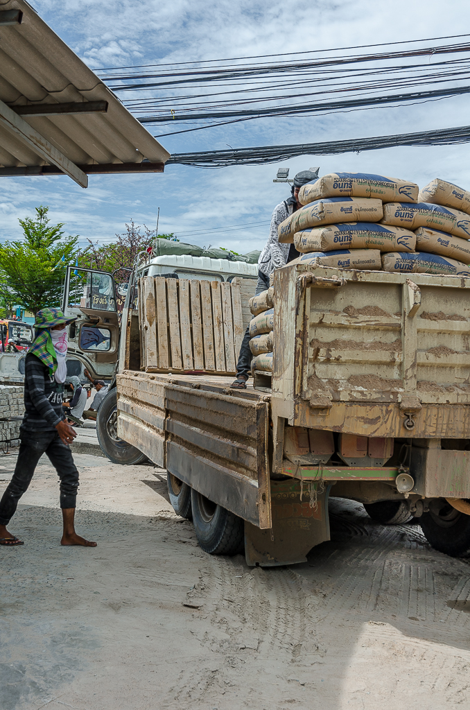unloading-6.jpg