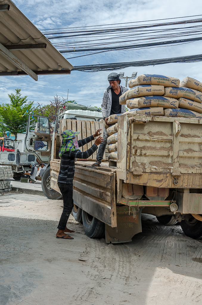 unloading-7.jpg