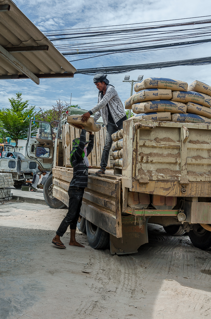unloading-8.jpg