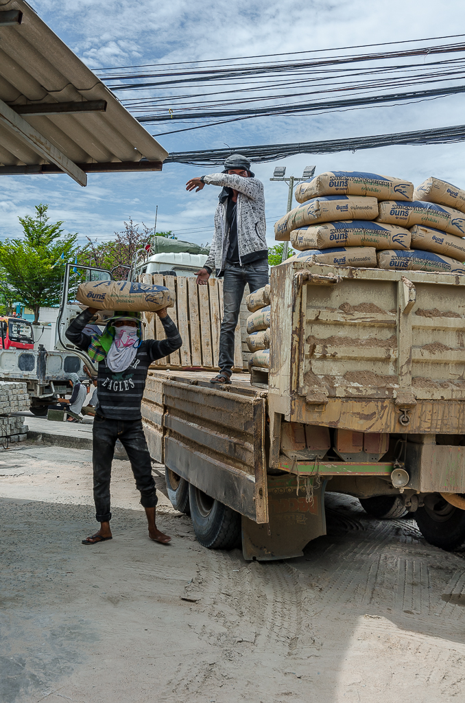 unloading-9.jpg