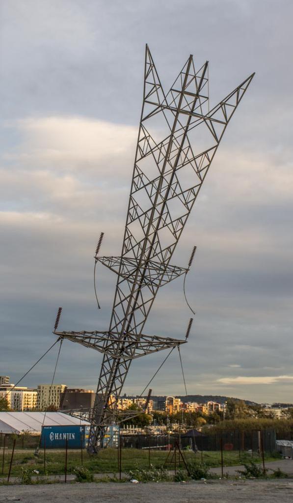 Upside down Pylon.jpg