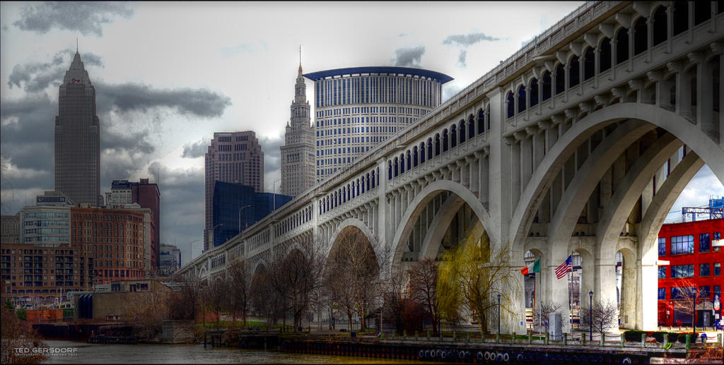 Veterans Memorial Bridge.jpg