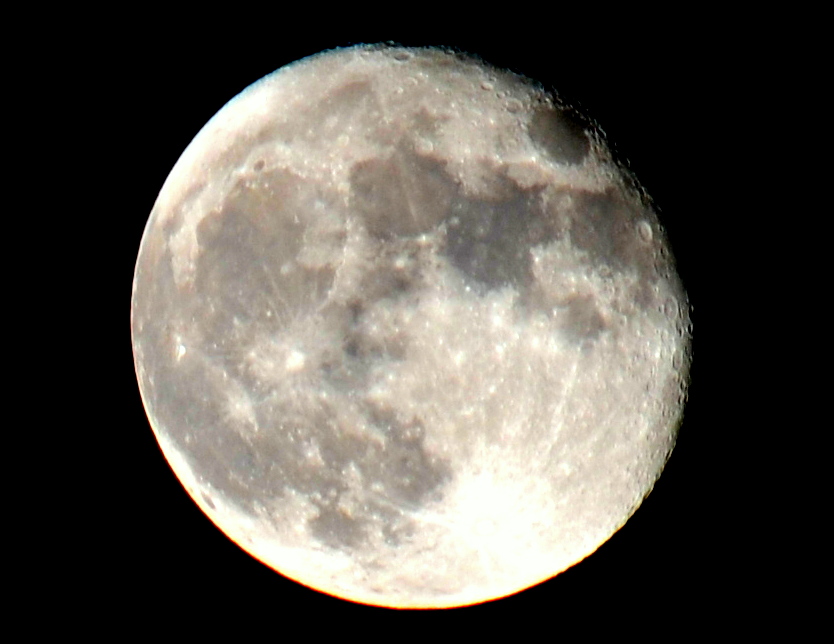 Waning Gibbus Moon 10-9-2014.jpg