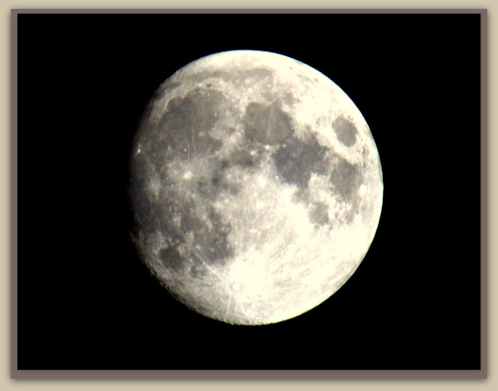 Waxing Gibbus Moon 11-4-2014.jpg