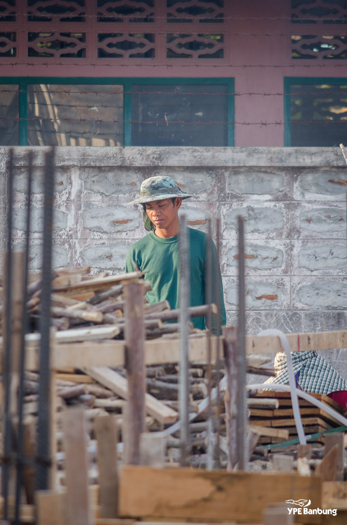 worker-16.jpg