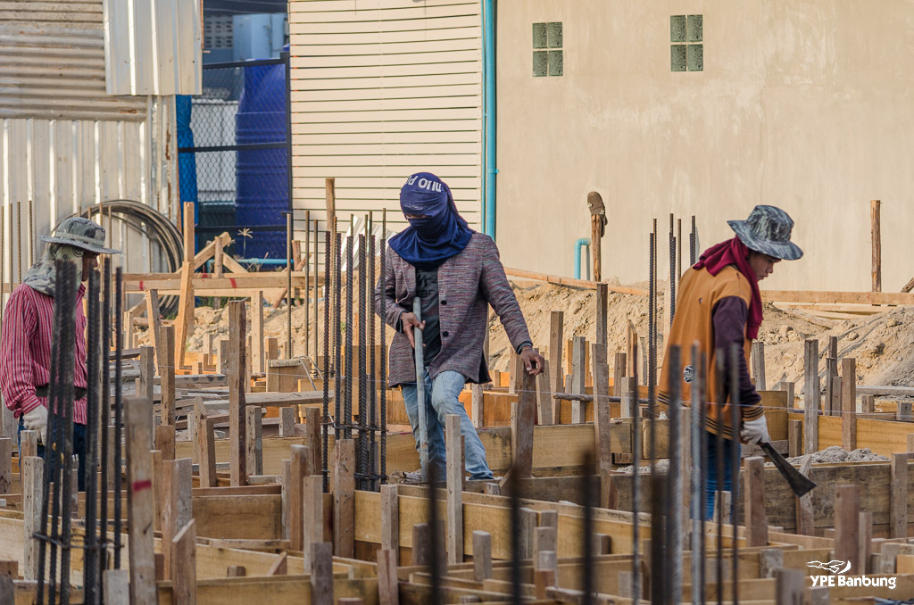 worker-8.jpg