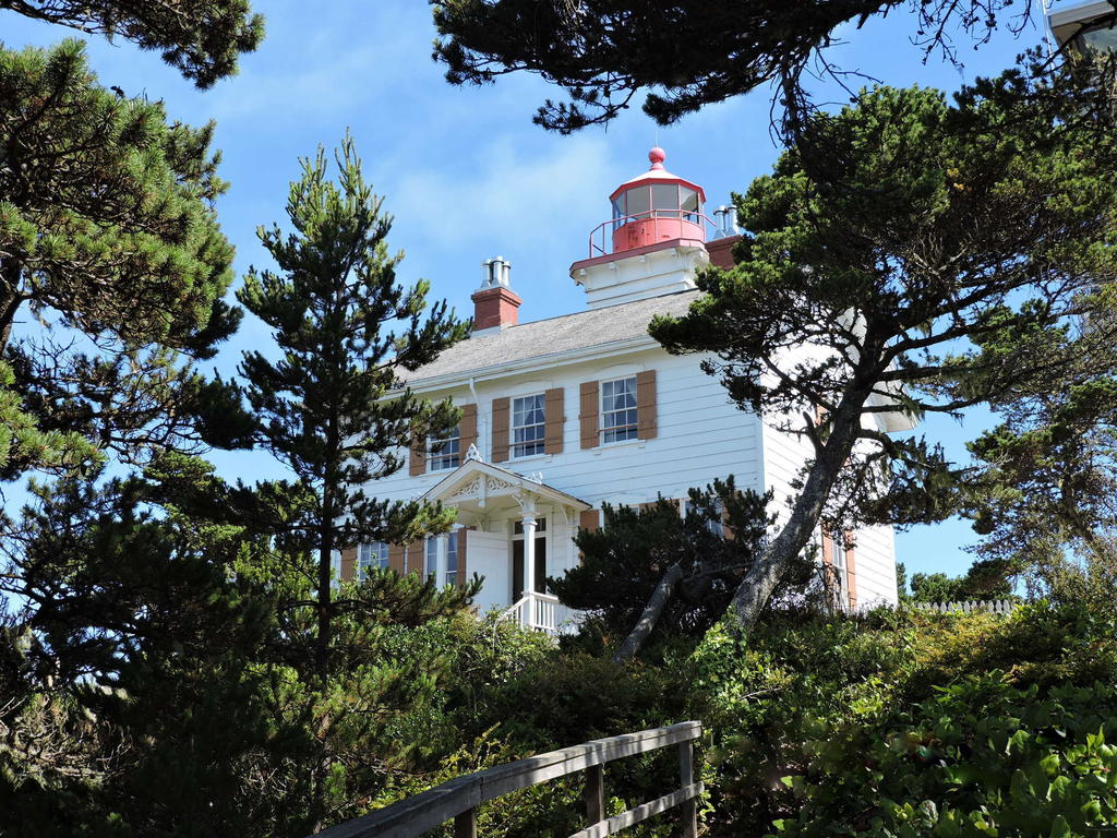 Yaquina Bay Lighthouse 1H.jpg