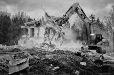 Pinjan koulun purkaminen B&W.jpg