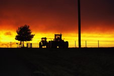 putnam_tractors_by_samspade1941-d4c9bjn.jpg
