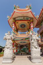 Nacha-Sa-Thai-Chue-Shrine-4.jpg