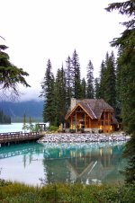 Lodge_at_Emerald_Lake.jpg