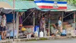selling-at-the-zoo-3.jpg