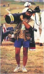 Professional_Photographer_with_multiple_big_lenses-385x637.jpg