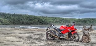 Yamaha R15 at Devbag beach.jpg