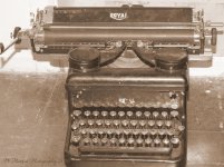 Antique Typewriter 8-21-2016.jpg