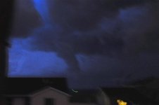 June 6, 2011 Heights tornado2 (Small).jpg