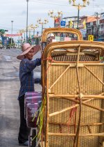 man-selling-cushins_2.jpg