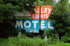 2019-08-14 Valley Courts Motel Sign Tryon, NC - for upload.jpg