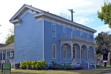 560_0028R_L_small.JPG