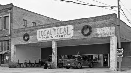 560_0198R_L_cr_BW_sm.jpg