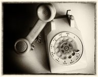 2023-03-08_15-24-58BWpinholesyellow2.jpg