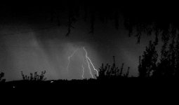 LIGHTNING 271-002.jpg