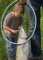 Garçon et poisson.jpg