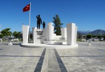 Statue in the centre of Fethiye Harbour.jpg Statue in the centre of Fethiye Harbour.jpg