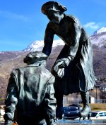 Skating Statue.jpg