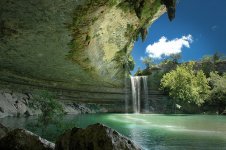 Hamilton-Pool-Preserve-in-Austin-Texas-_Picturesque-waterfall_1156.jpg