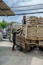 unloading-7.jpg